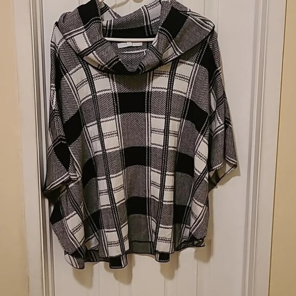 FEVER Women's Pre-Owned Black & White Pullover Poncho Sweater - Size L/XL